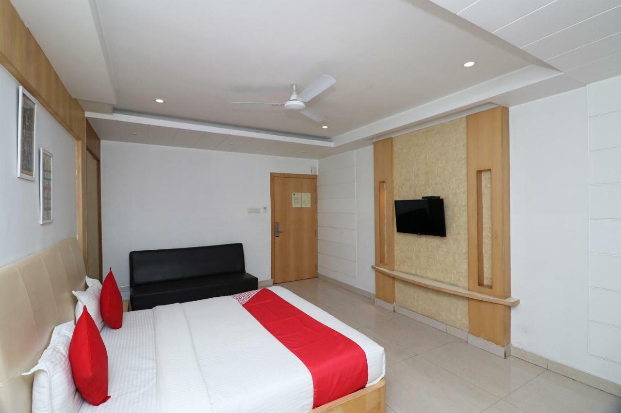 Oyo 5843 Hotel Yash Inn Mirzapur Экстерьер фото