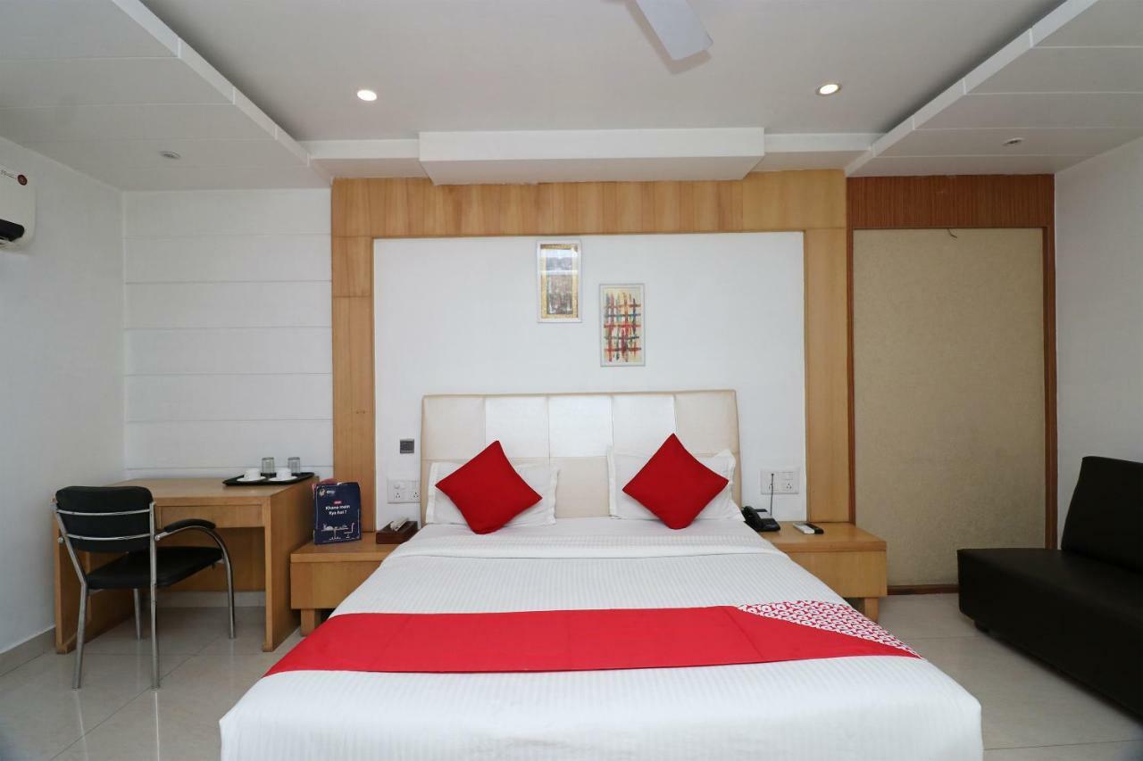 Oyo 5843 Hotel Yash Inn Mirzapur Экстерьер фото