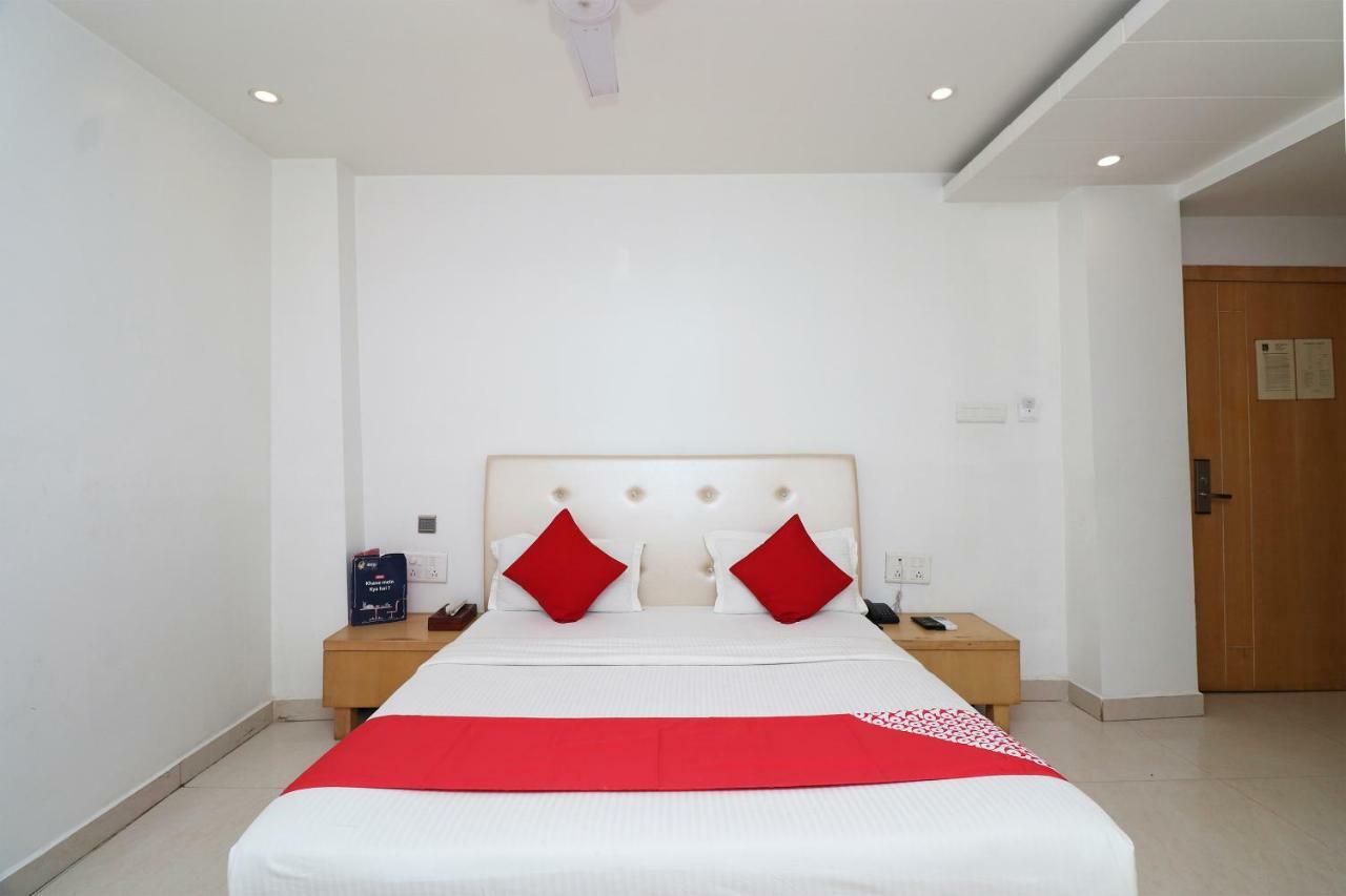 Oyo 5843 Hotel Yash Inn Mirzapur Экстерьер фото