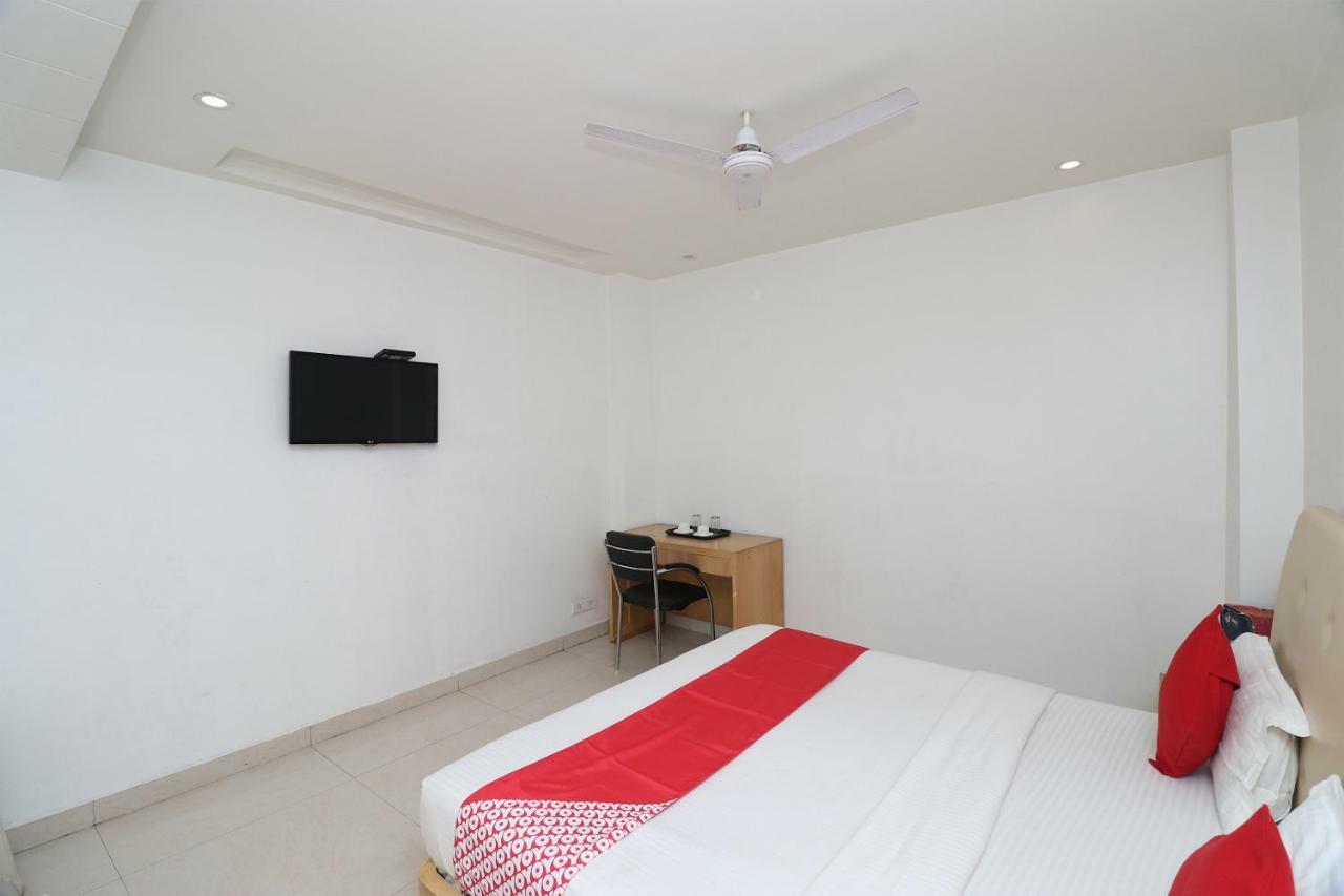 Oyo 5843 Hotel Yash Inn Mirzapur Экстерьер фото