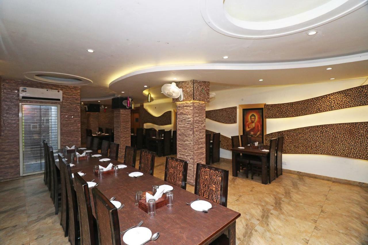 Oyo 5843 Hotel Yash Inn Mirzapur Экстерьер фото