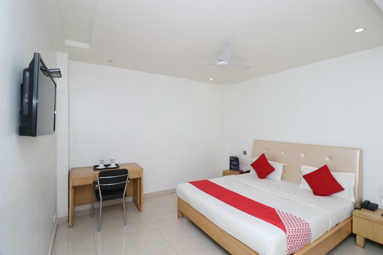 Oyo 5843 Hotel Yash Inn Mirzapur Экстерьер фото