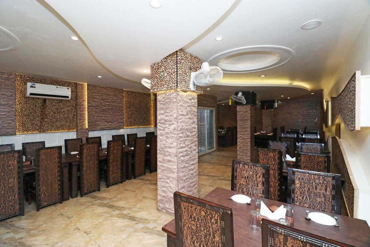 Oyo 5843 Hotel Yash Inn Mirzapur Экстерьер фото